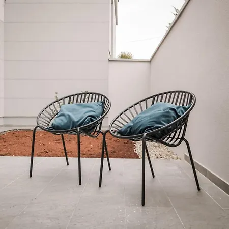 App Lacrima 1 With Breakfast Apartman *