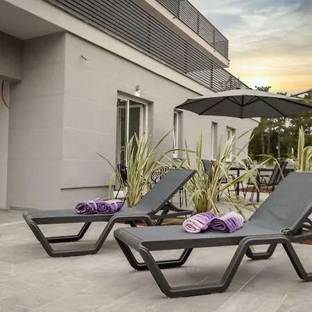 App Lacrima 1 With Breakfast